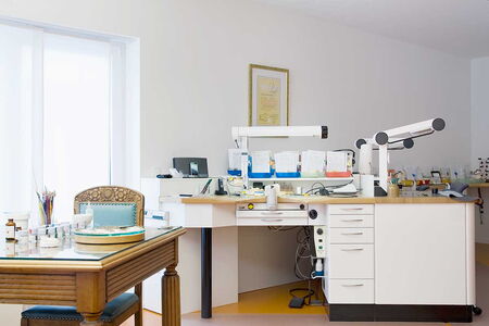 Meisterlabor - Tische mit Geräten