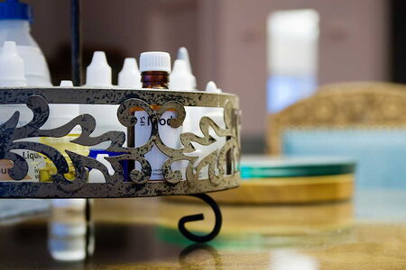 Meisterlabor Fläschchen auf einem Tablett